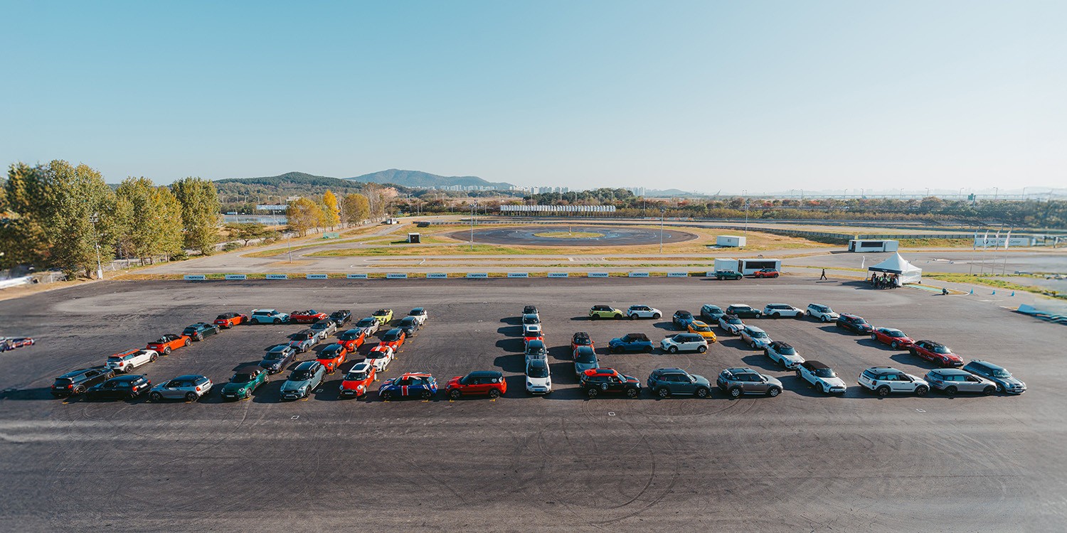 MINI를 사랑하는 사람들의 열정이 모인 퍼레이드 현장.